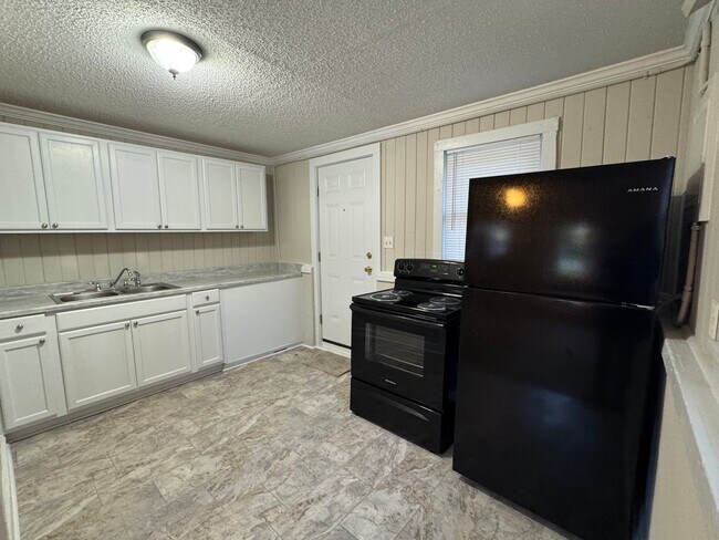 Foto del edificio - AVAILABLE TO SHOW!