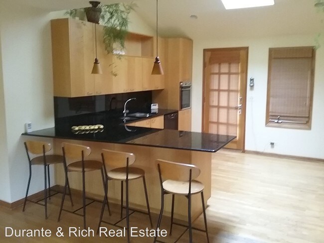 Foto del edificio - 2630 Birchwood Ln