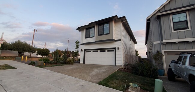 Building Photo - 7031 N Geneva Way