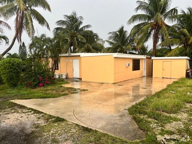 Building Photo - 1236 Peak Rd