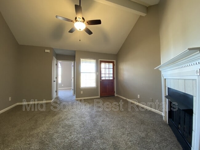 Building Photo - 6845 Century Oaks Dr