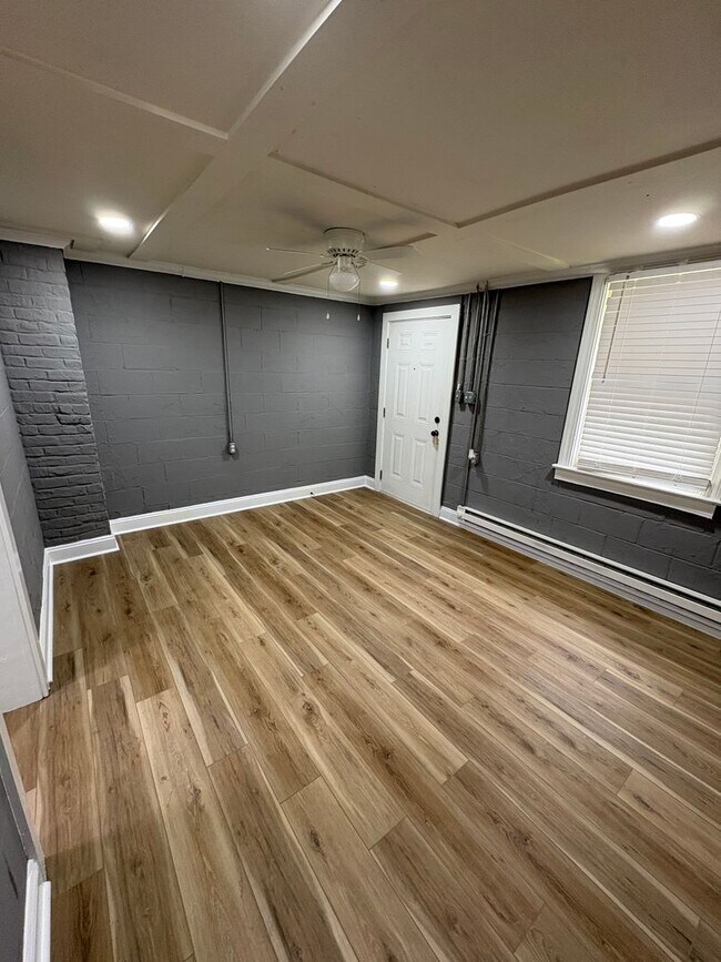 Foto del edificio - 715 Black Creek Rd SE