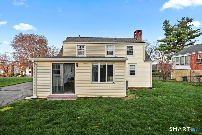 Foto del edificio - 575 S Main St