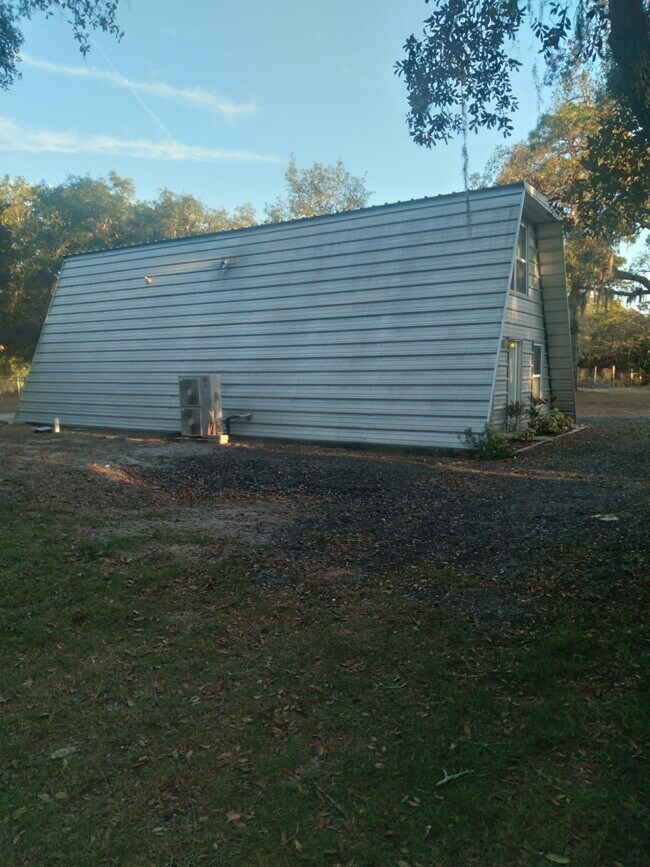 Foto del edificio - 17814 Thomas Blvd