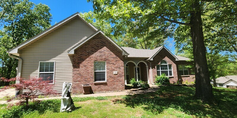 Primary Photo - 2 Allendale Lane