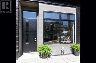 Building Photo - 726 Gerrard St E