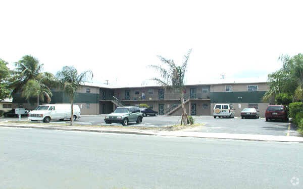 Primary Photo - 814 N G St