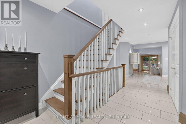 Building Photo - 35 Brightbay Crescent