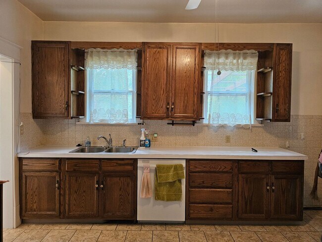 Foto del edificio - 3 Bed Rental