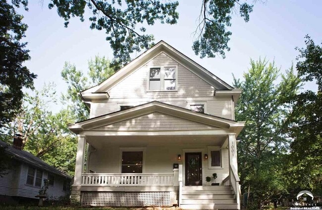 Building Photo - 1001 Maine St