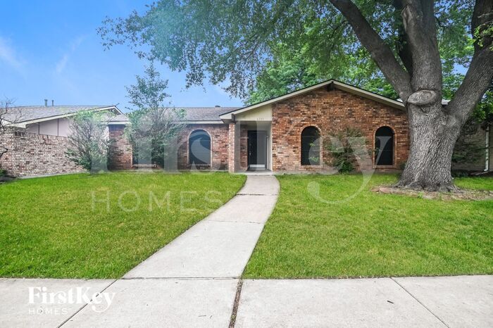 Foto principal - 6333 Fallbrook Dr