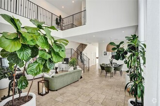 Building Photo - 2851 SW 38th Ct