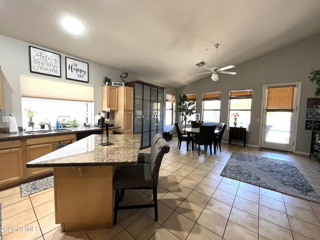 Foto del edificio - 13867 E Paradise Ln