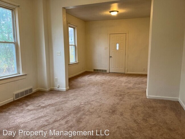 Building Photo - 3 br, 1.5 bath House - 218 N Outagamie St.