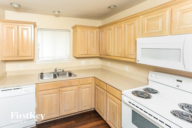 Foto del edificio - 5305 Jordan Ridge Dr