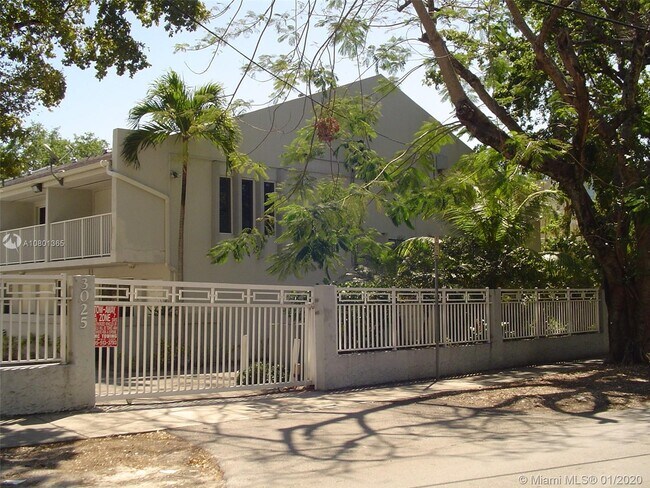Building Photo - 3025 Mary St