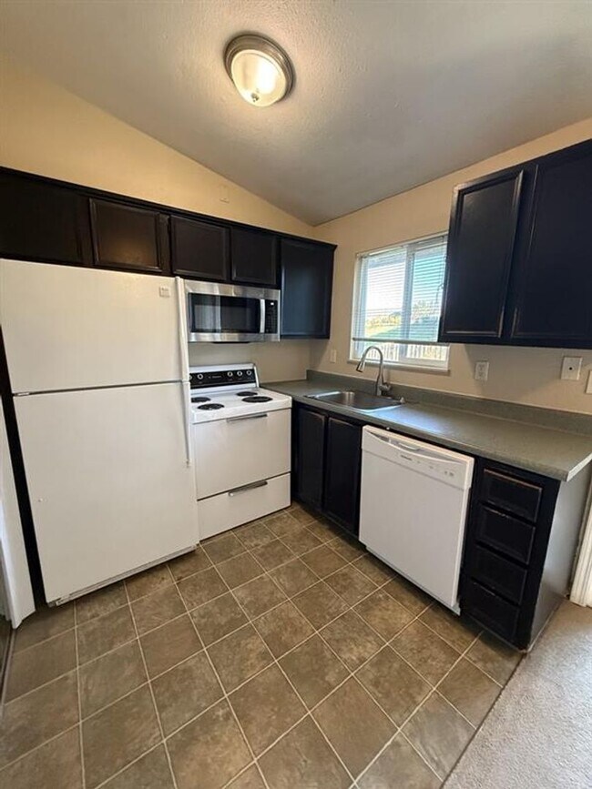 Foto del edificio - 18675 NW Shadow Lane ~ MOVE IN SPECIAL! 1/2 Off 1st Months Rent!! 6 Month lease