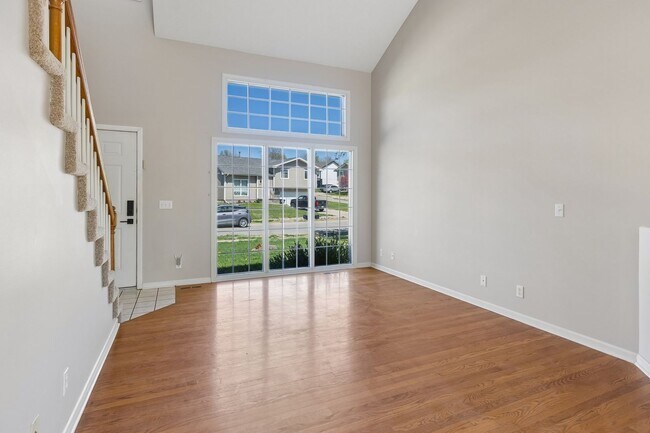 Building Photo - Spacious 3 Bedroom House