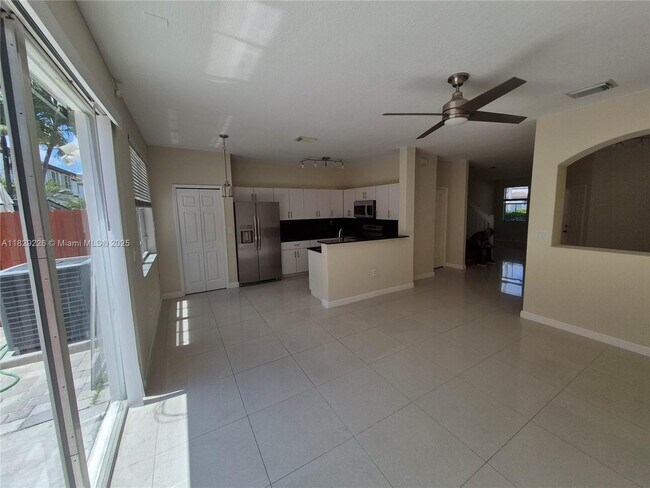 Foto del edificio - 7673 NW 116th Ave