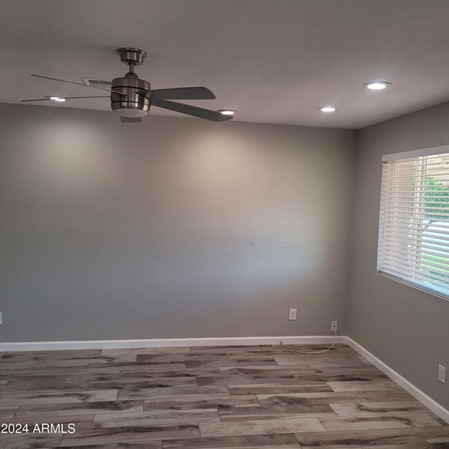 Foto del edificio - 9622 W Cinnabar Ave