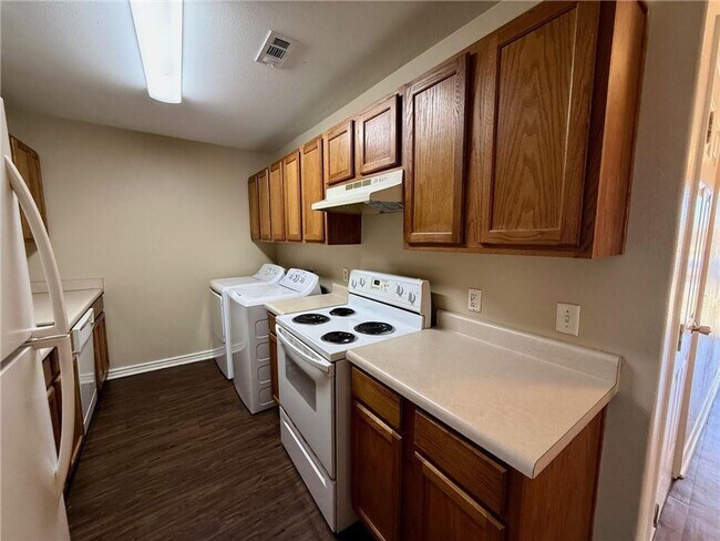 Building Photo - 335-335 Graystone Cir