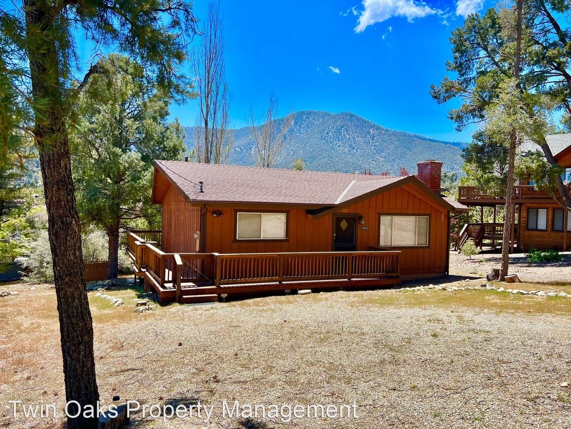 2 br, 1 bath House 16416 Grizzly Dr House Rental in Pine Mountain