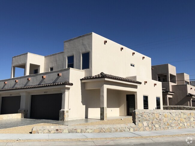 Building Photo - Townhomes on Secondwood