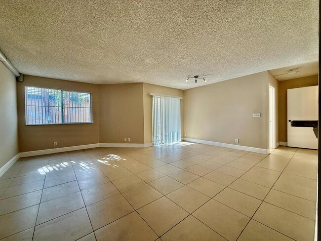 Building Photo - 9901 Westview Dr