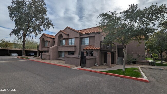 Foto del edificio - 925 N College Ave