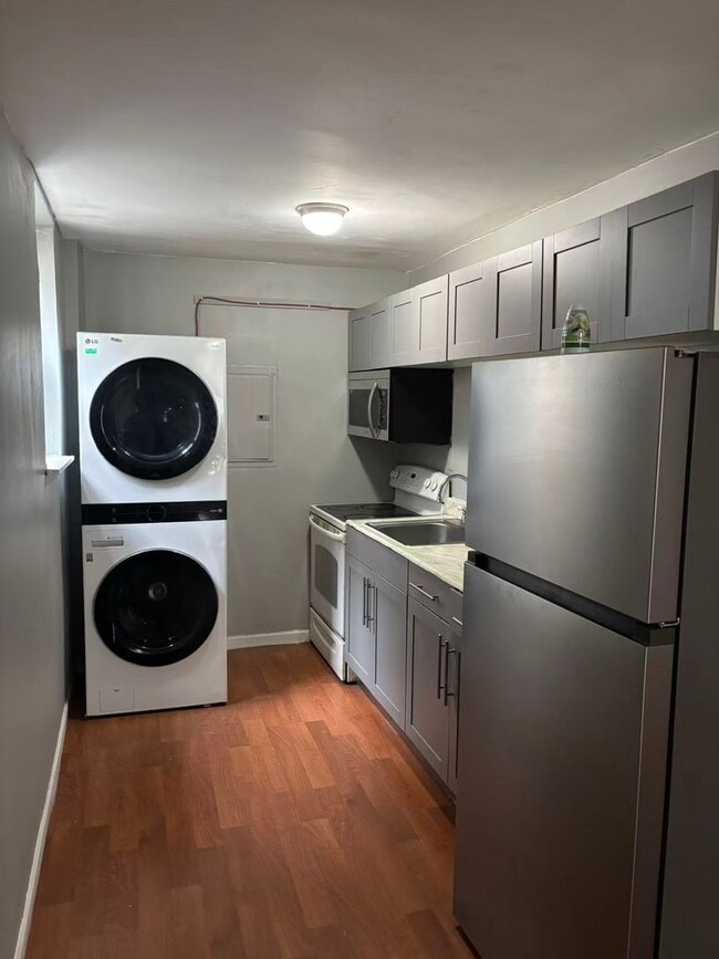 Three Bedroom and One bathroom apartment - Three Bedroom and One bathroom apartment