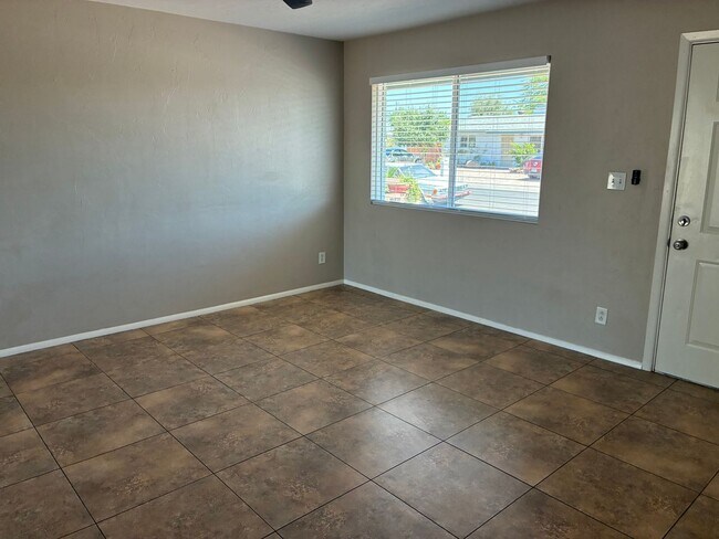 Building Photo - Spacious 4 BR 2BA w/ Large Lot in Paradise Valley!!  Located at 36th St and Greenway