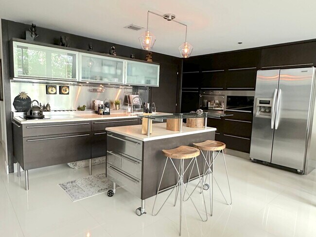 Photo - 6000 Collins Avenue Apt #509, Miami Beach, FL 33140 - 1 BR 1 BA condo