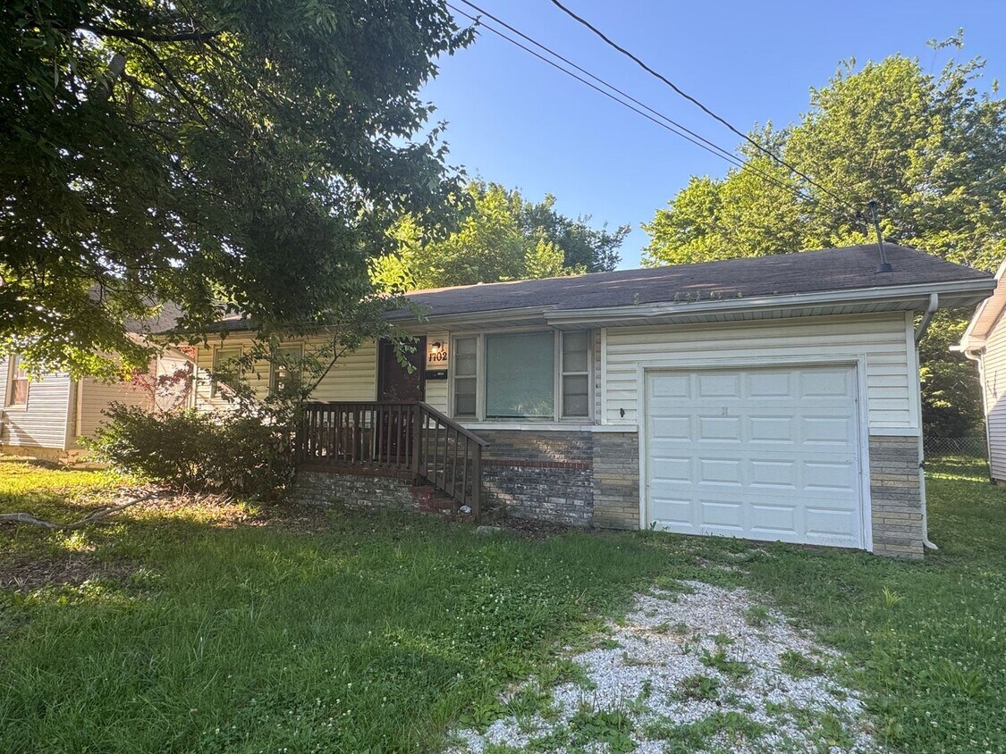 Primary Photo - Cute 3 Bedroom Home Available Now