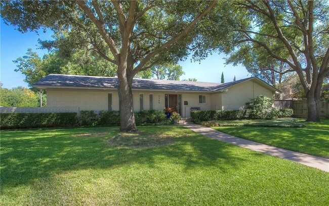 Building Photo - Beautiful Home in Tanglewood