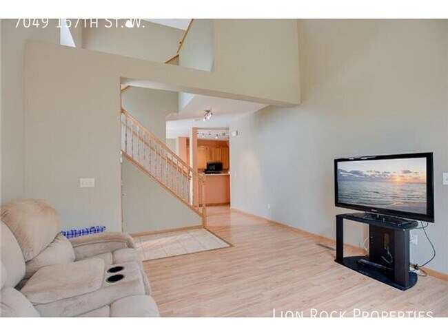 Foto del edificio - 7049 157th St W