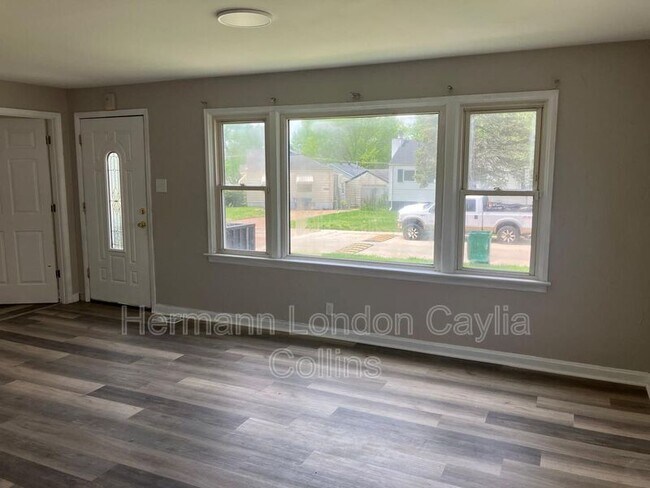 Foto del edificio - 6132 Eaton Dr