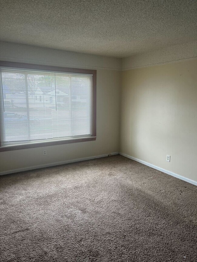 Foto del edificio - 2 Bedroom Bungalow - $1100