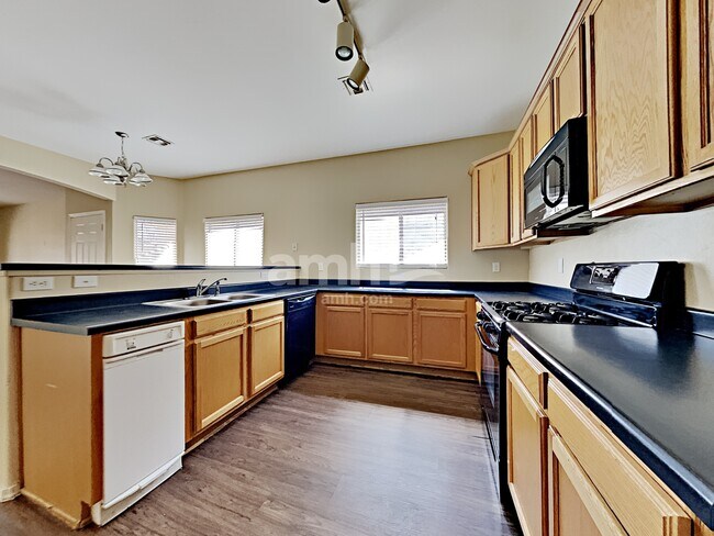 Foto del edificio - 6653 S Stratosphere Ln