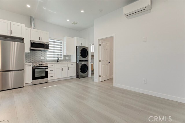 Foto del edificio - 9823 Odessa Ave