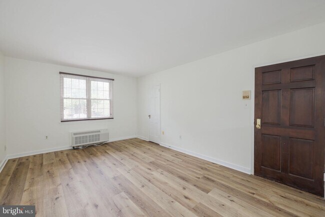 Foto del edificio - 3301 Commonwealth Ave