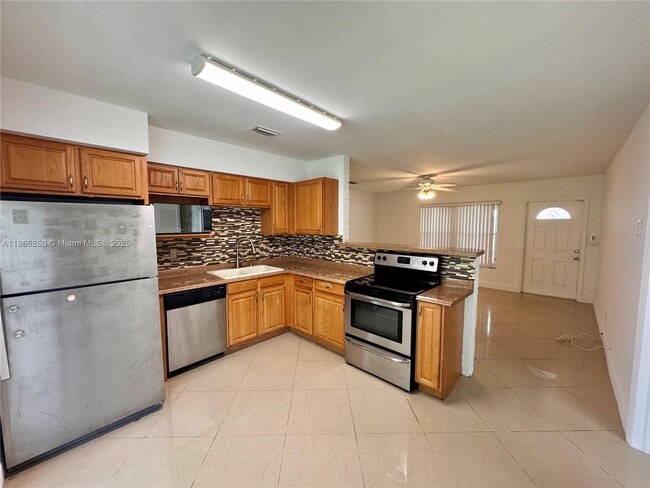 Foto del edificio - 4720 SW 25th Terrace