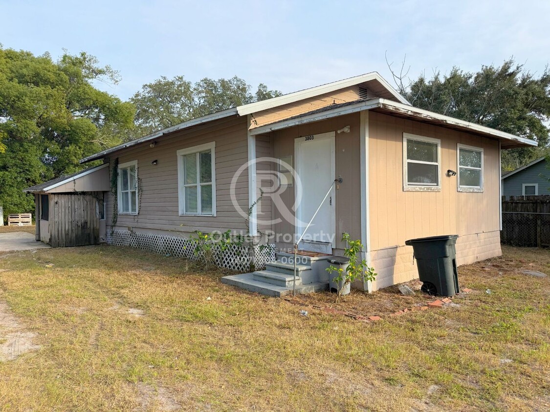 Foto principal - Spacious 3 Bedrooms / 1 Bathroom Home For ...