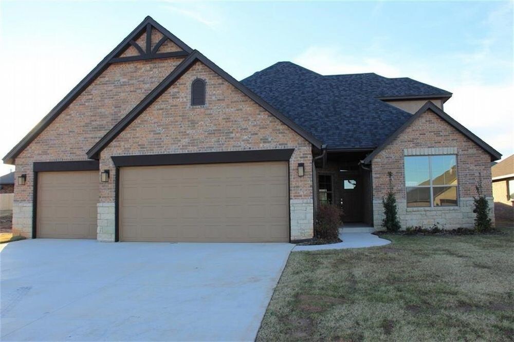 Primary Photo - Lovely open concept 3/2.5/2 home.