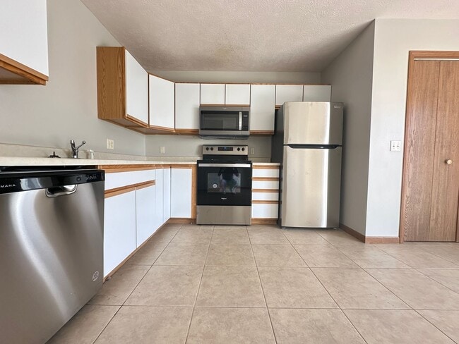 Building Photo - 219 Crossing Dr