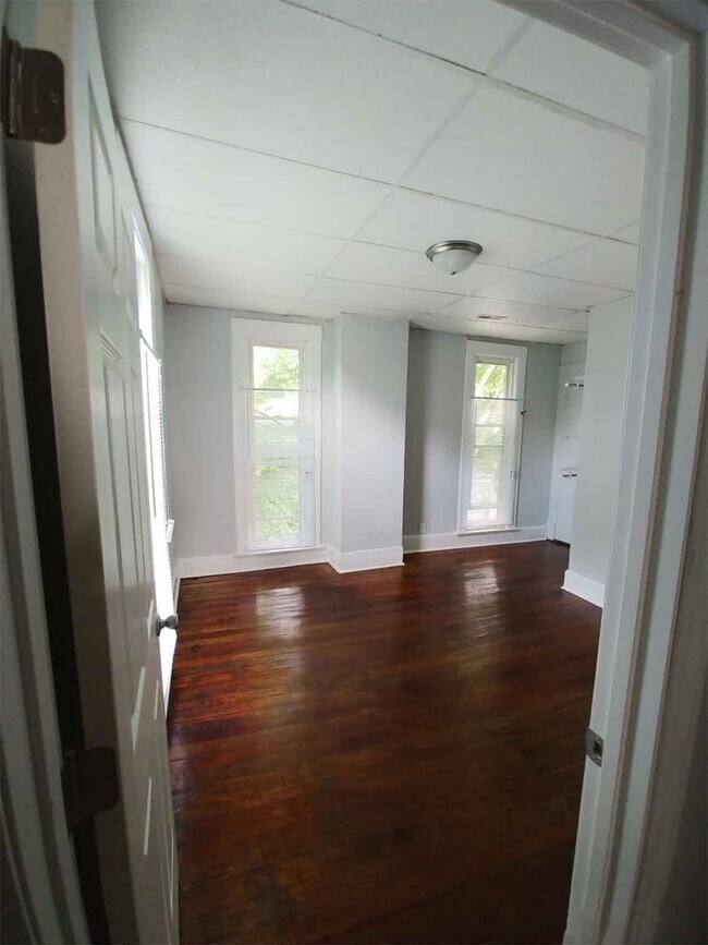 Building Photo - 1416 Main St