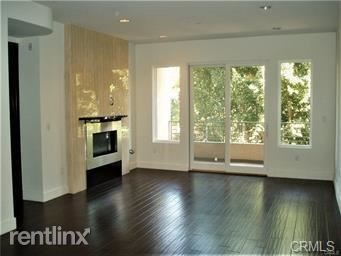 Building Photo - 1318 Roxbury Dr