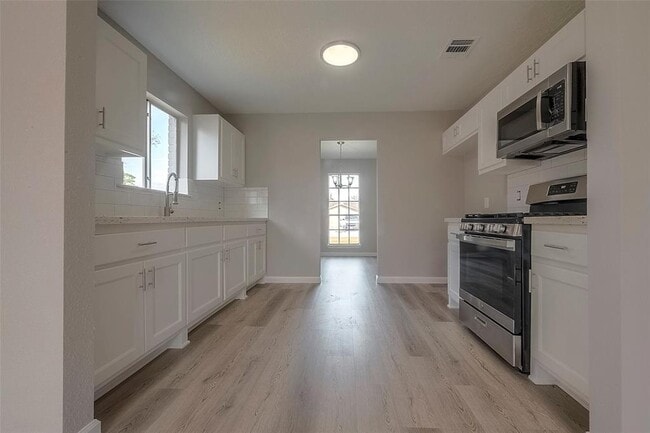 Building Photo - 10150 Valley Wind Dr