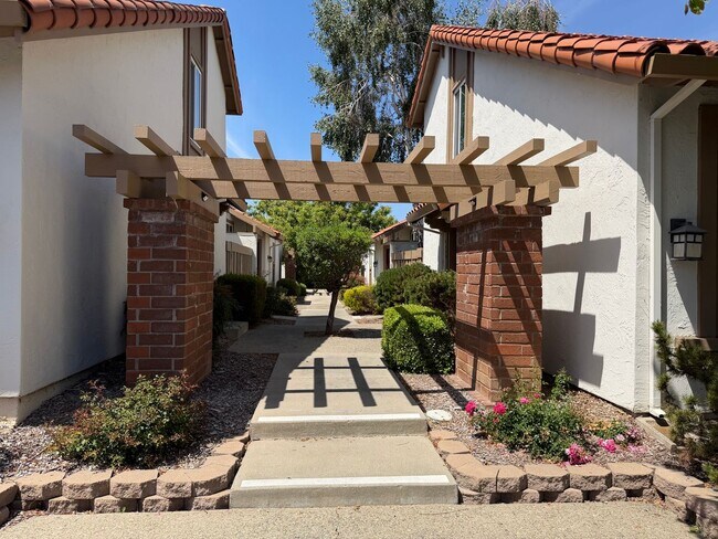 Foto del edificio - Santa Clara- Park Villas-Single story unit with community pool!