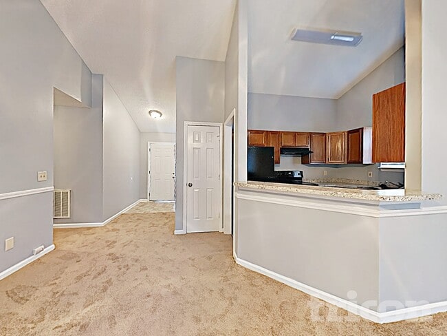 Foto del edificio - 225 Salusbury Ln