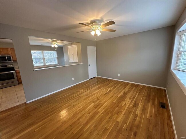 Foto del edificio - Discover the epitome of comfort in this 3-bed, 2-bath ranch-style gem.